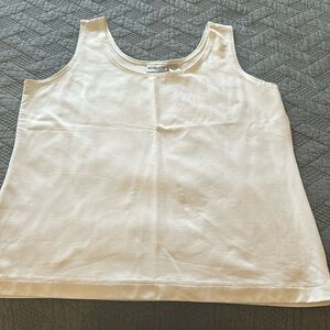 Chico’s Nylon/Spandex TankTop Sz.2
PTP 19” Length 23” Excellent Condition